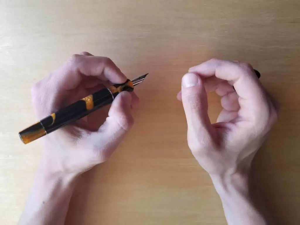 How to become ambidextrous in 6 EASY steps - Lettering Daily