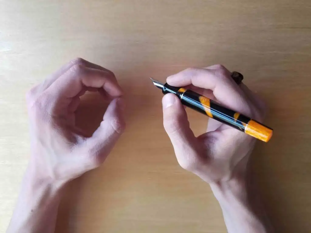 How to become ambidextrous in 6 EASY steps - Lettering Daily