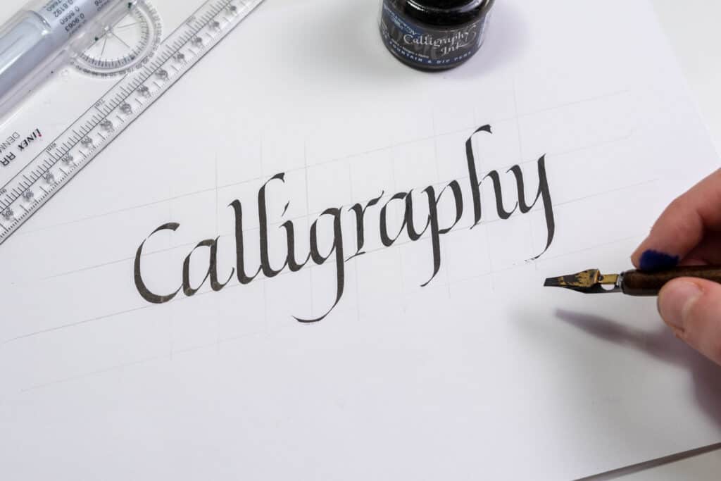 CraftyBook Calligraphy Set for Beginners - Caligraphy Pens with Ink and Nibs